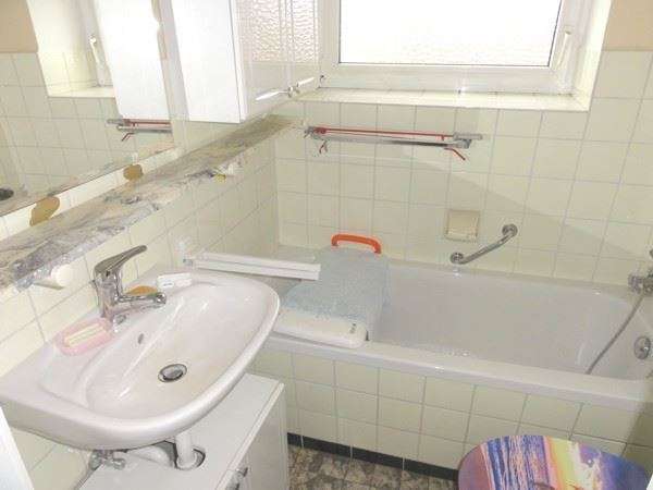 Helle 1-1/2 Zimmer-Eigentumswohnung mit Balkon in ruhiger Ortsrandlage