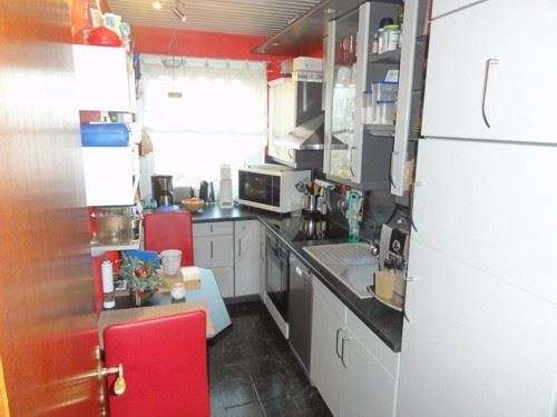 2-ZIMMER-EIGENTUMSWOHNUNG in zentraler Lage mit verglasten Süd- Ostbalkon und schöner Aussicht