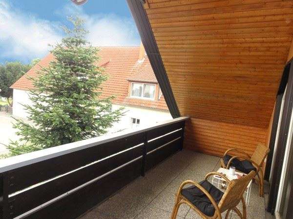 Sanierungsbedürftiges, großzügiges Einfamilienhaus mit 2 Garagen in ruhiger dörflicher Wohnlage