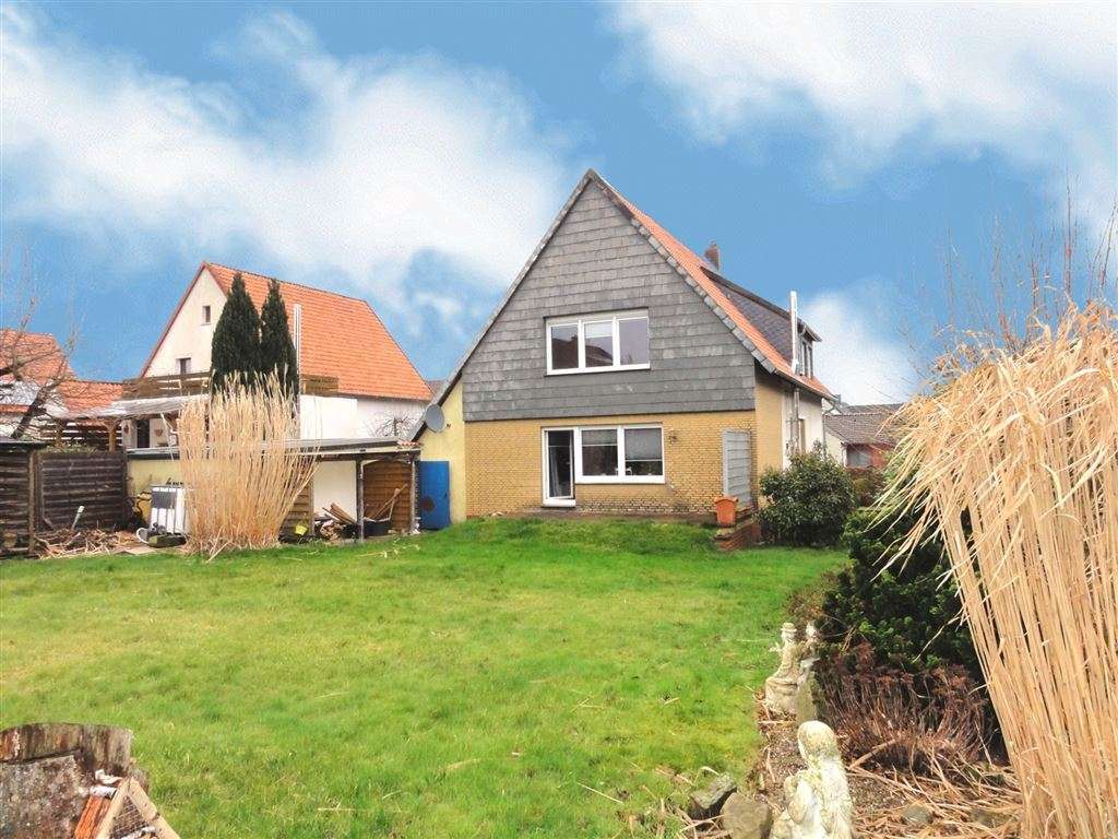 1 - 2 Familienhaus mit Garage und großen Grundstück