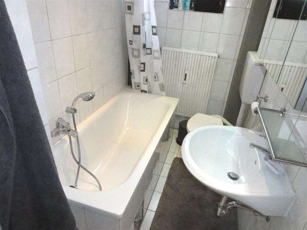 1 - 2 Familienhaus mit Garage und großen Grundstück