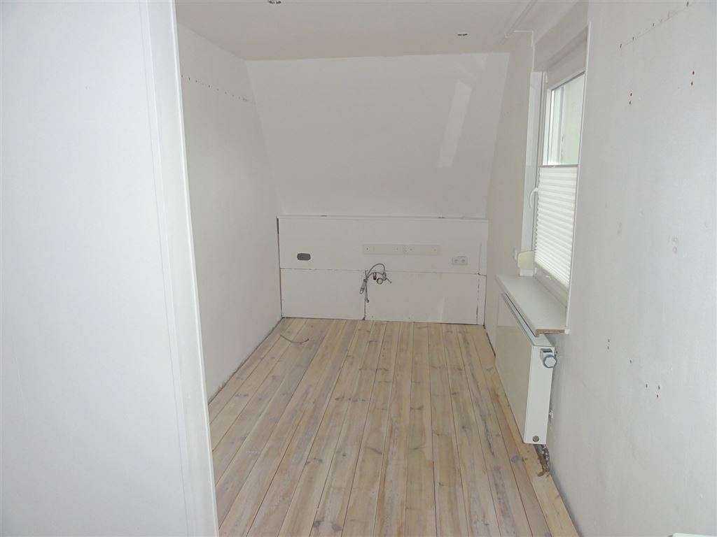 1 - 2 Familienhaus mit Garage und großen Grundstück