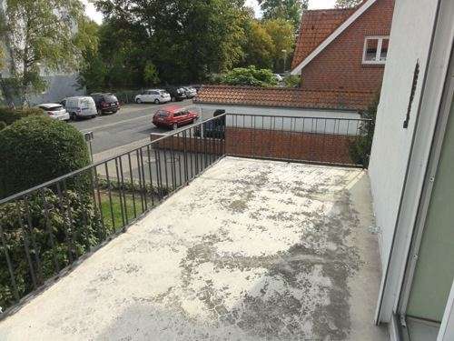 Ein- bis Zweifamilienhaus mit zwei Garagen in zentraler Lage