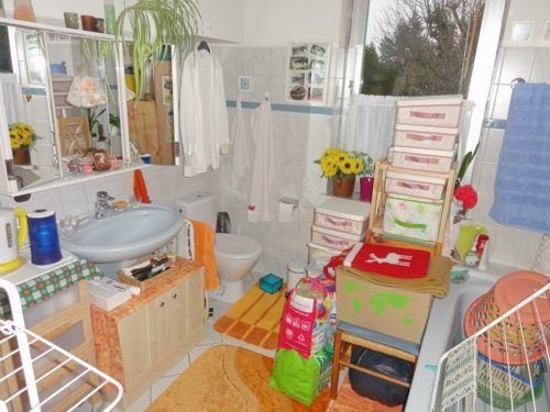Ein- bis Zweifamilienhaus mit Doppelgarage und Anbau auf großem Grundstück