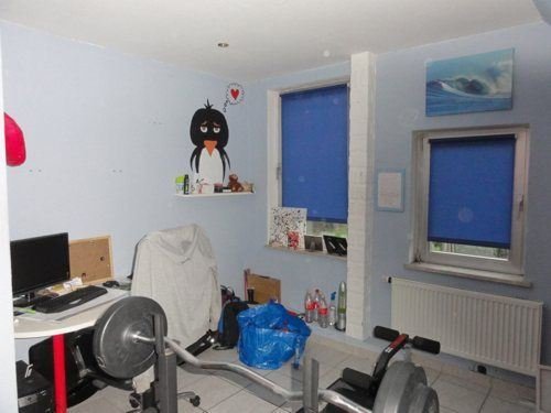 Ein- bis Zweifamilienhaus mit Doppelgarage und Anbau auf großem Grundstück