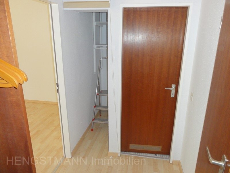 1-ZIMMER-EIGENTUMSWOHNUNG in zentraler Lage mit verglastem Süd- Ostbalkon