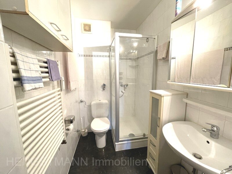 2-ZIMMER-EIGENTUMSWOHNUNG in zentraler Lage mit verglasten Süd- Westbalkon