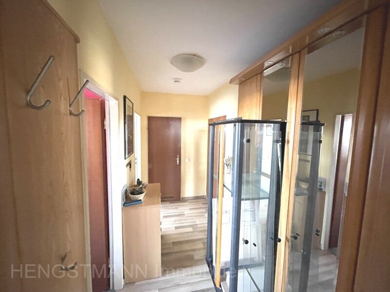 2-ZIMMER-EIGENTUMSWOHNUNG in zentraler Lage mit verglasten Süd- Westbalkon