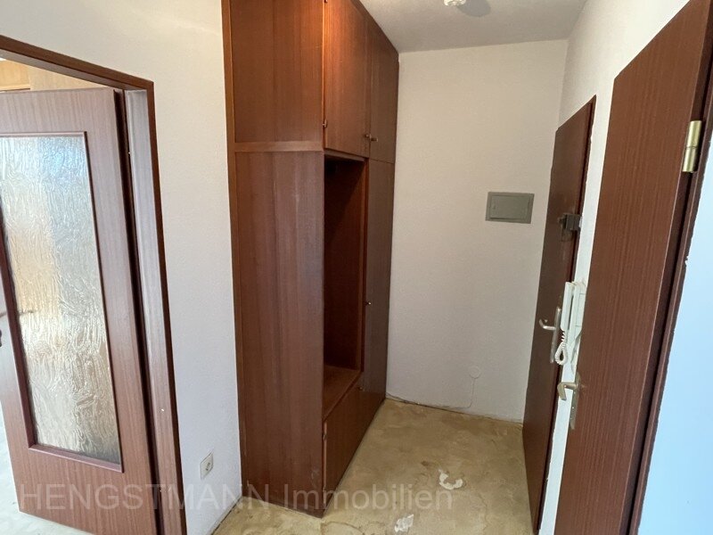 1-ZIMMER-EIGENTUMSWOHNUNG in zentraler Lage mit verglasten Süd- Westbalkon