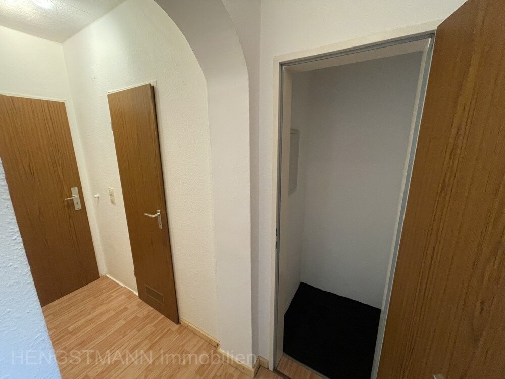 2-Zimmer-Eigentumswohnung in modernisiertem Mehrfamilienhaus mit Balkon in ruhiger Ortsrandlage