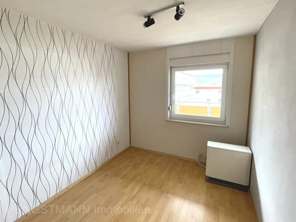 2-Zimmer-Eigentumswohnung in modernisiertem Mehrfamilienhaus mit Balkon in ruhiger Ortsrandlage