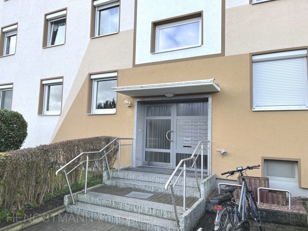 2-Zimmer-Eigentumswohnung in modernisiertem Mehrfamilienhaus mit Balkon in ruhiger Ortsrandlage