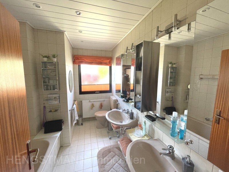 Einfamilienhaus in wärmegedämmter Holzständerbauweise mit Klinkerfassade und Garage in ruhiger Lage