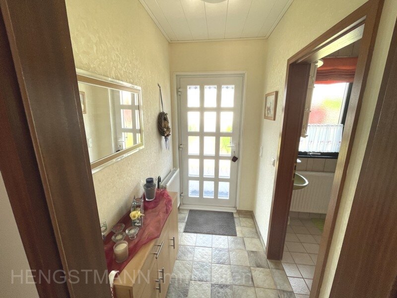 Einfamilienhaus in wärmegedämmter Holzständerbauweise mit Klinkerfassade und Garage in ruhiger Lage