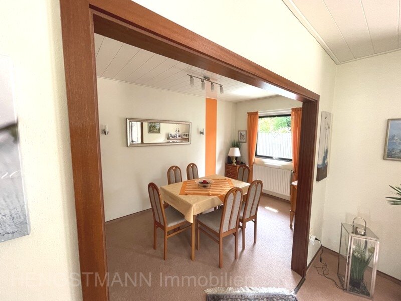 Einfamilienhaus in wärmegedämmter Holzständerbauweise mit Klinkerfassade und Garage in ruhiger Lage