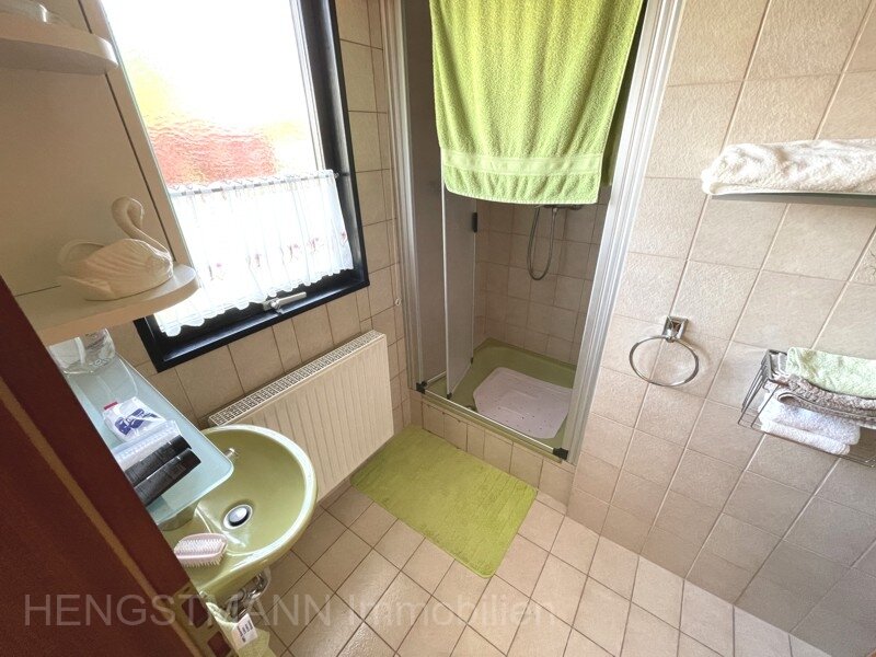 Einfamilienhaus in wärmegedämmter Holzständerbauweise mit Klinkerfassade und Garage in ruhiger Lage