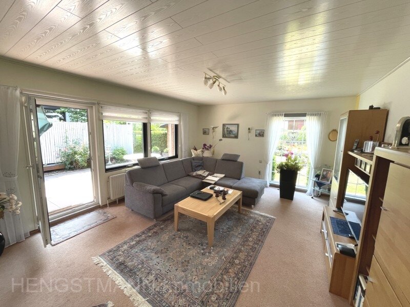 Einfamilienhaus in wärmegedämmter Holzständerbauweise mit Klinkerfassade und Garage in ruhiger Lage