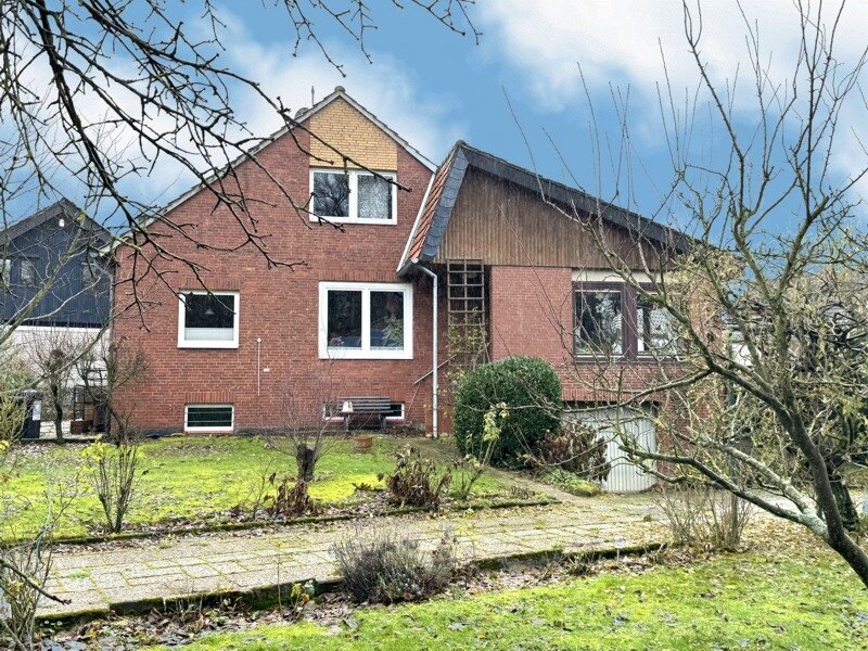 Wennigser Mark: Einfamilienhaus mit Wintergarten ähnlichem Anbau und großer Kellergarage in äußerst ruhiger Lage. 