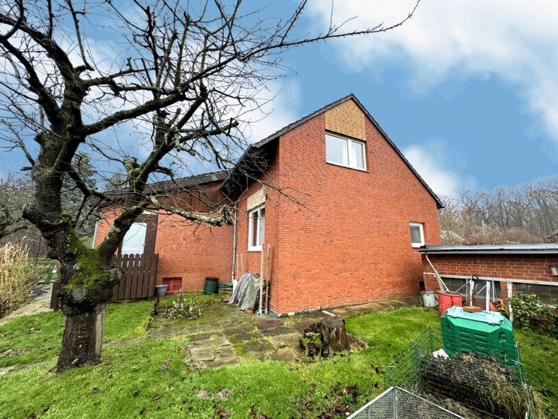 Wennigser Mark: Einfamilienhaus mit Wintergarten ähnlichem Anbau und großer Kellergarage in äußerst ruhiger Lage. 