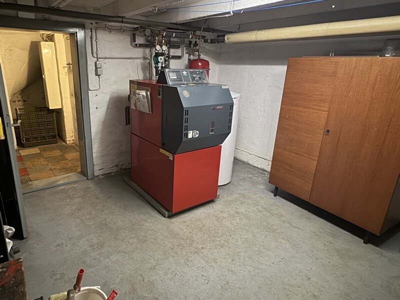 Wennigser Mark: Einfamilienhaus mit Wintergarten ähnlichem Anbau und großer Kellergarage in äußerst ruhiger Lage. 