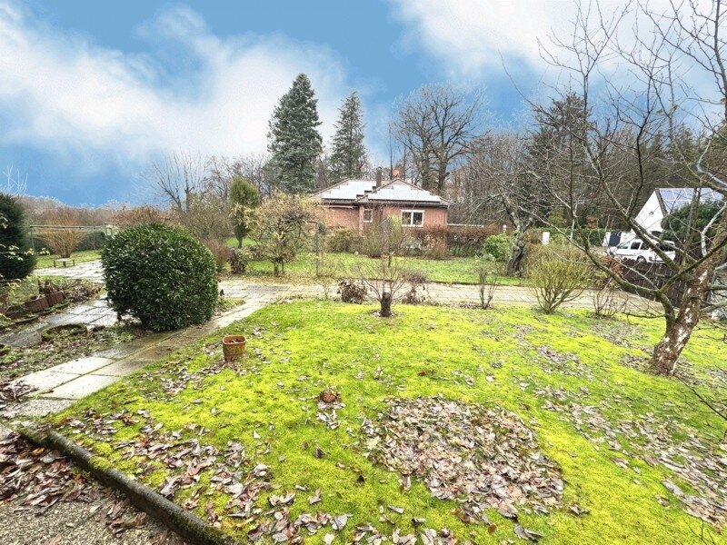 Wennigser Mark: Einfamilienhaus mit Wintergarten ähnlichem Anbau und großer Kellergarage in äußerst ruhiger Lage. 