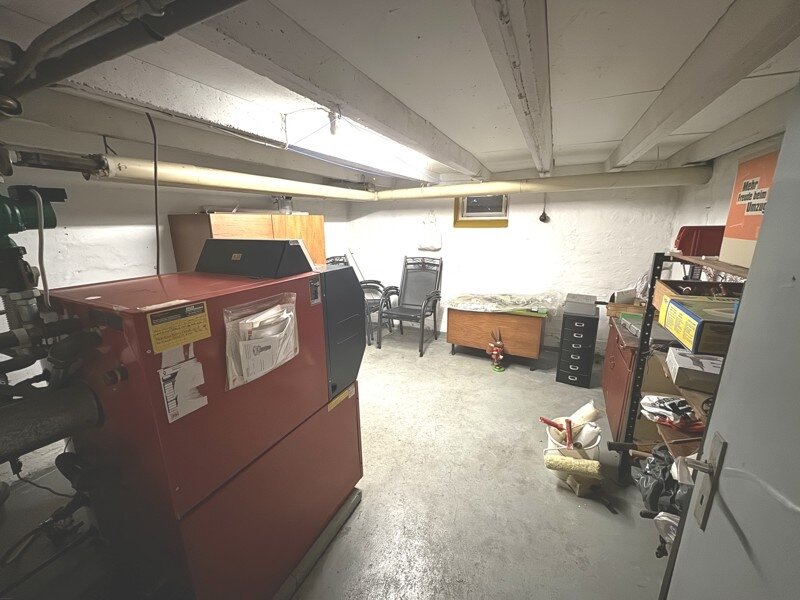 Wennigser Mark: Einfamilienhaus mit Wintergarten ähnlichem Anbau und großer Kellergarage in äußerst ruhiger Lage. 