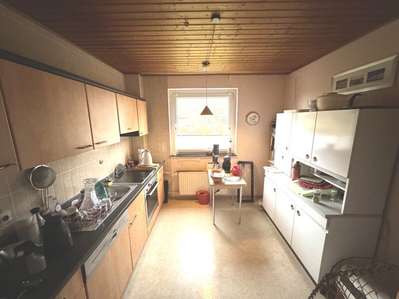 Wennigser Mark: Einfamilienhaus mit Wintergarten ähnlichem Anbau und großer Kellergarage in äußerst ruhiger Lage. 