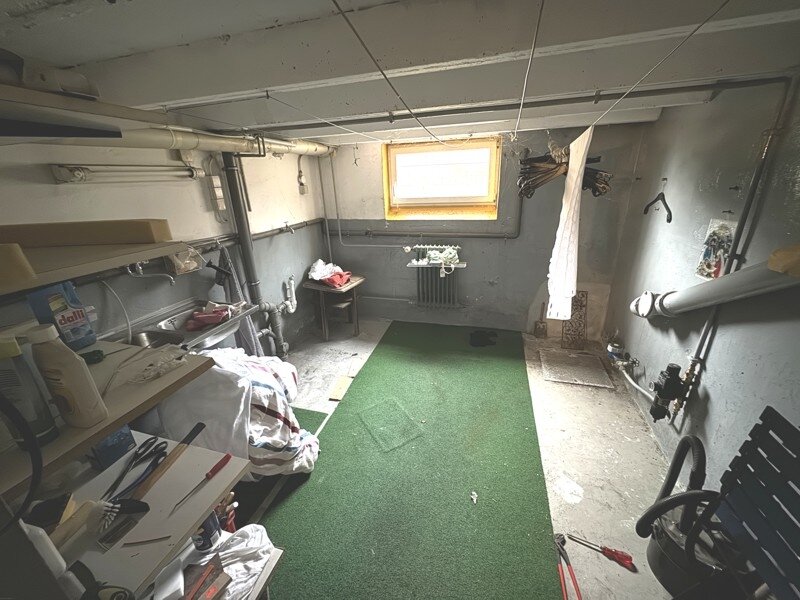 Wennigser Mark: Einfamilienhaus mit Wintergarten ähnlichem Anbau und großer Kellergarage in äußerst ruhiger Lage. 