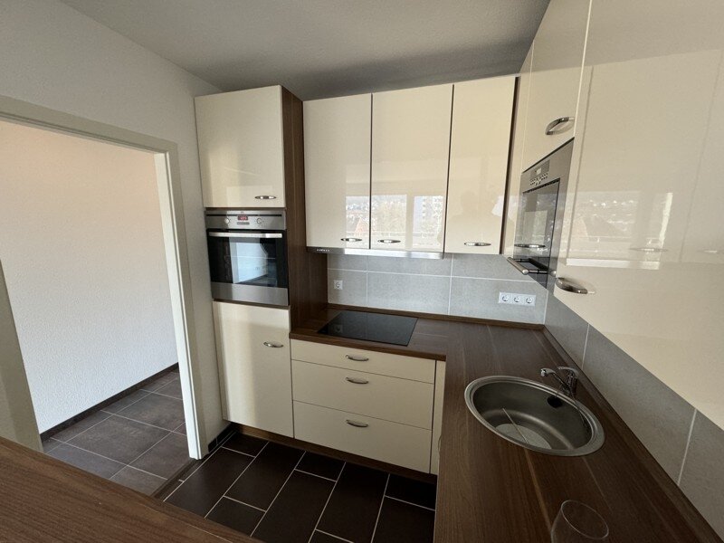 Modernisierte 1 1/2-Zimmer-Studiowohnung mit sonniger Südwestloggia einschl. Einbauküche