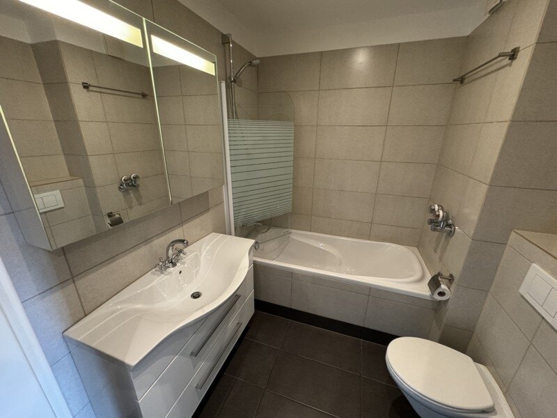 Modernisierte 1 1/2-Zimmer-Studiowohnung mit sonniger Südwestloggia einschl. Einbauküche