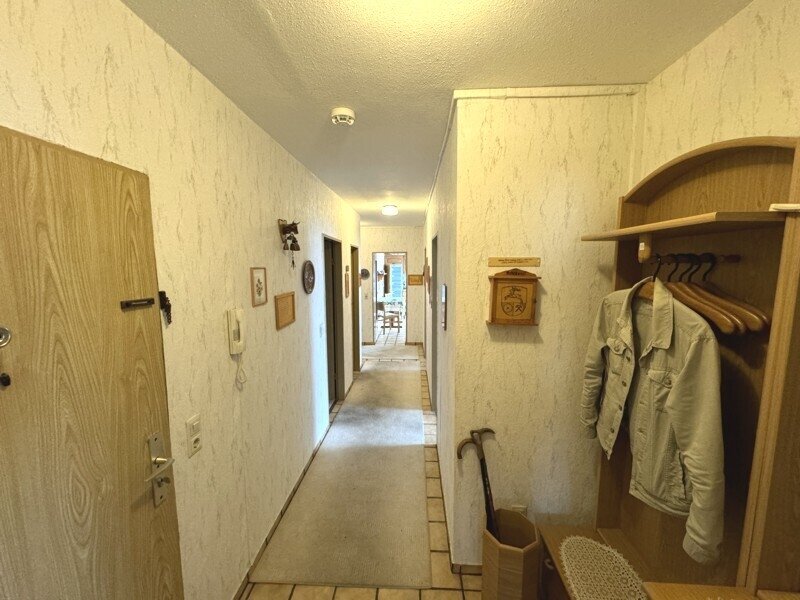 Große 4-Zimmerwohnung mit Südwestloggia und herrlichem Ausblick, in Zentrumsnähe.