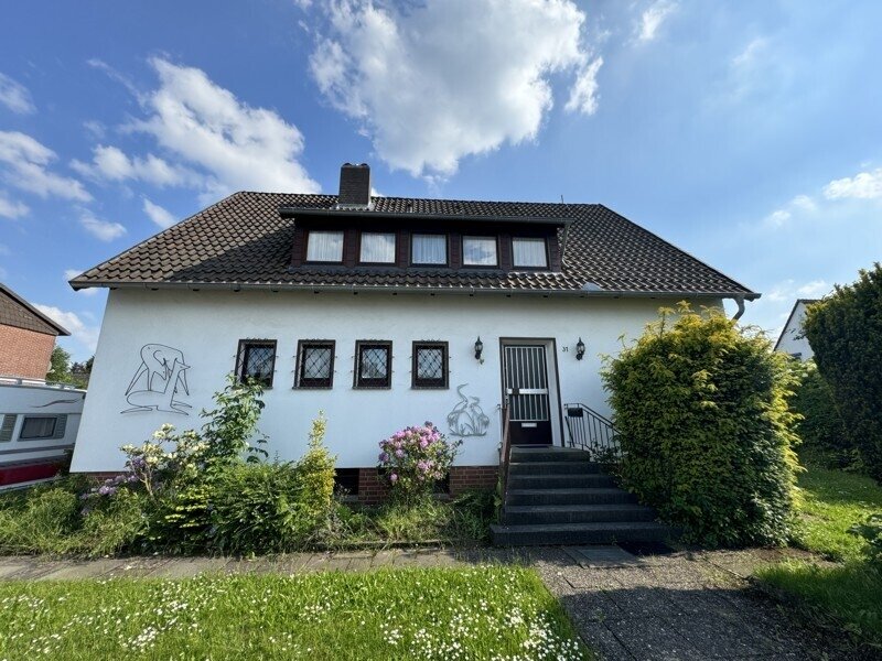 2-FAMILIENHAUS mit Anbau, Dachterrasse, großer überdachter Terrasse und Garage