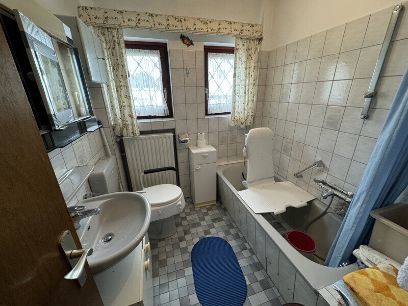 2-FAMILIENHAUS mit Anbau, Dachterrasse, großer überdachter Terrasse und Garage