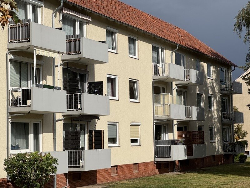 2-Zimmerwohnung mit Balkon in zentraler Lage – komplett renoviert