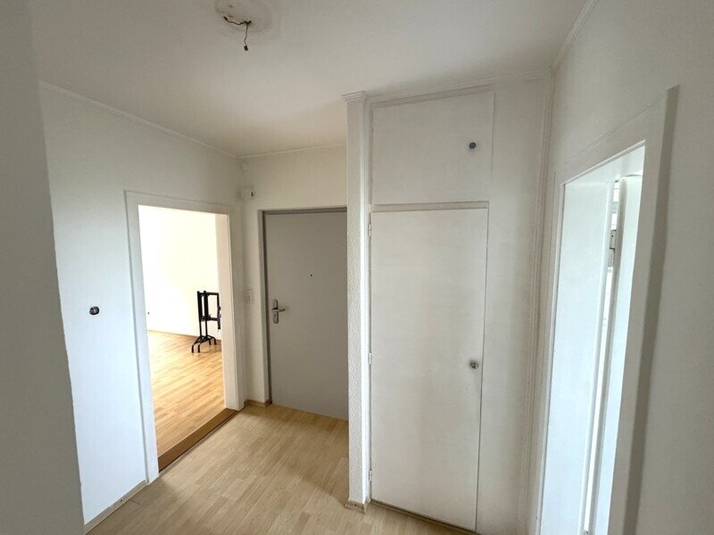 2-Zimmerwohnung mit Balkon in zentraler Lage – komplett renoviert