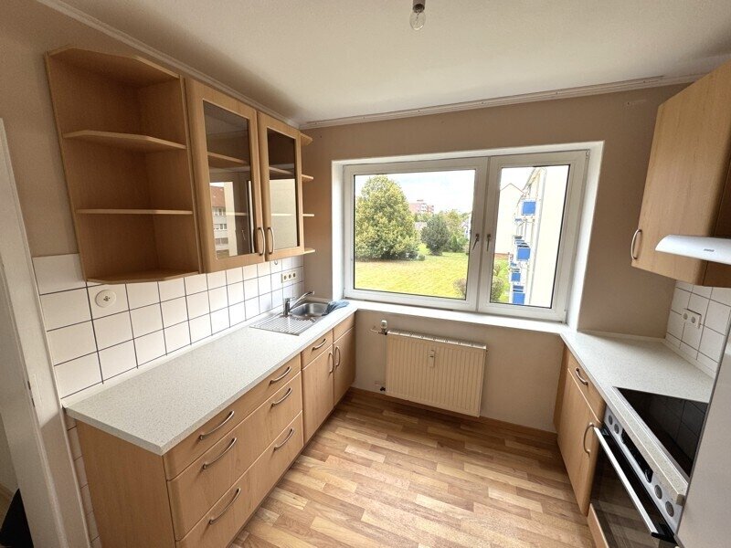 2-Zimmerwohnung mit Balkon in zentraler Lage – komplett renoviert
