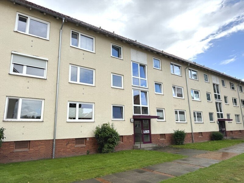 2-Zimmerwohnung mit Balkon in zentraler Lage – komplett renoviert
