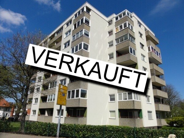 2-ZIMMER-EIGENTUMSWOHNUNG in zentraler Lage mit verglasten Süd- Ostbalkon und schöner Aussicht 