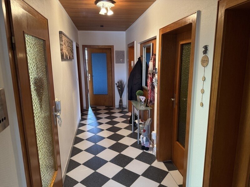 4-Zi--ETW im Grünen mit Gartenanteil, Balkon, Garage und DG als Ausbaureserve  