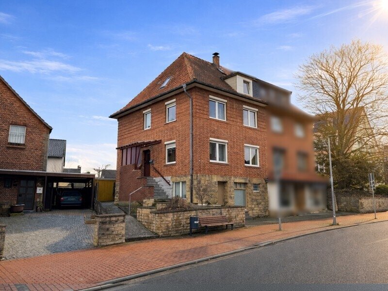 1 bis 2-Familien-Doppelhaushälfte mit zusätzlichem Büro oder Ladenraum im Souterrain und Doppelgarage