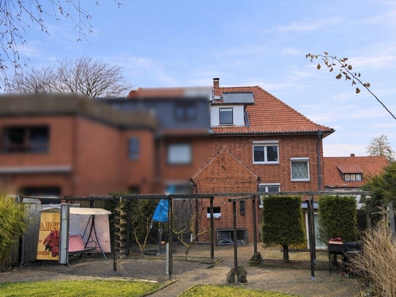 1 bis 2-Familien-Doppelhaushälfte mit zusätzlichem Büro oder Ladenraum im Souterrain und Doppelgarage