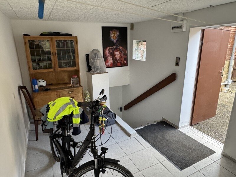 1 bis 2-Familien-Doppelhaushälfte mit zusätzlichem Büro oder Ladenraum im Souterrain und Doppelgarage