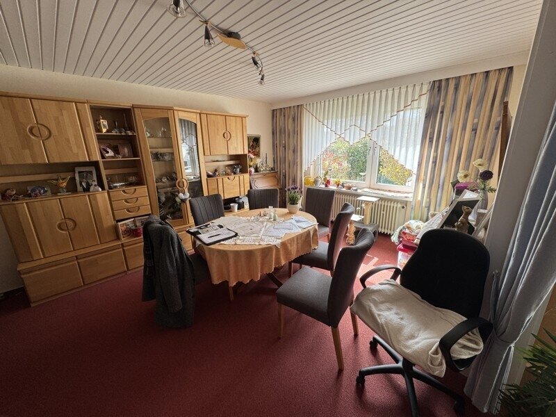 Zweifamilien - Doppelhaushälfte mit Terrasse, Balkon und zwei Garagen