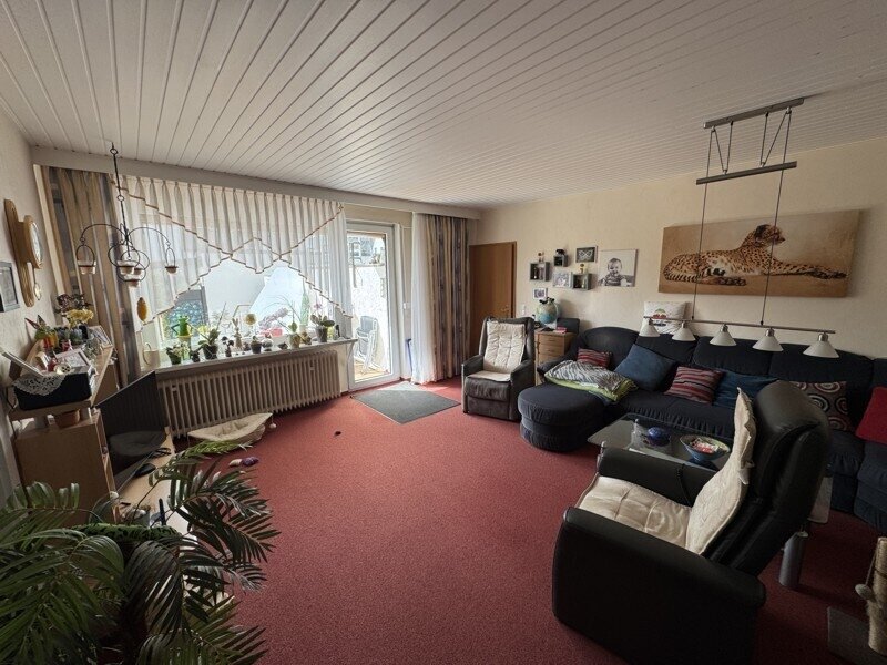 Zweifamilien - Doppelhaushälfte mit Terrasse, Balkon und zwei Garagen