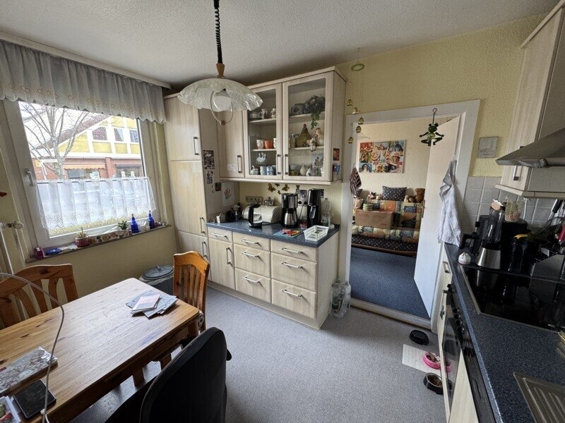 Zweifamilien - Doppelhaushälfte mit Terrasse, Balkon und zwei Garagen