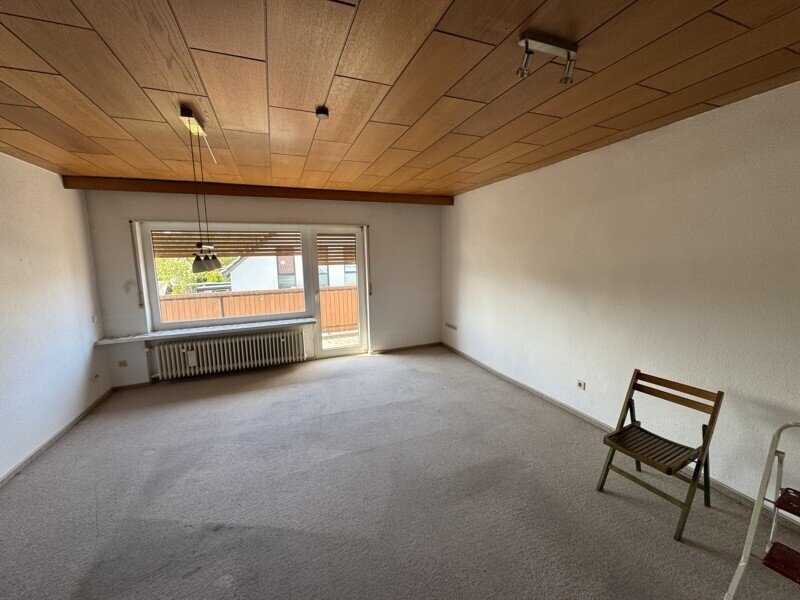 Zweifamilien - Doppelhaushälfte mit Terrasse, Balkon und zwei Garagen