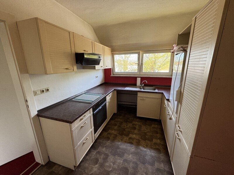 Zweifamilien - Doppelhaushälfte mit Terrasse, Balkon und zwei Garagen