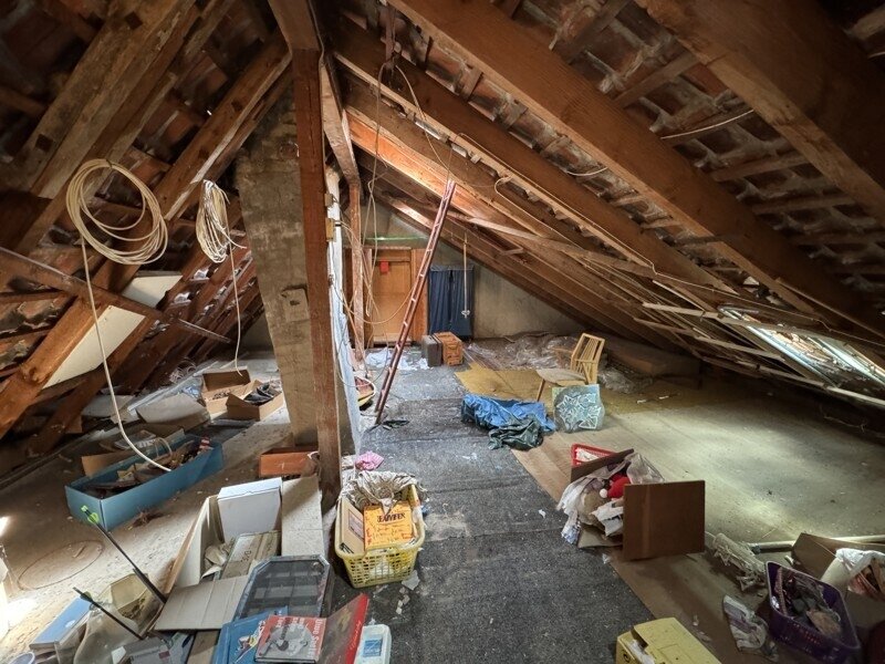 Zweifamilien - Doppelhaushälfte mit Terrasse, Balkon und zwei Garagen