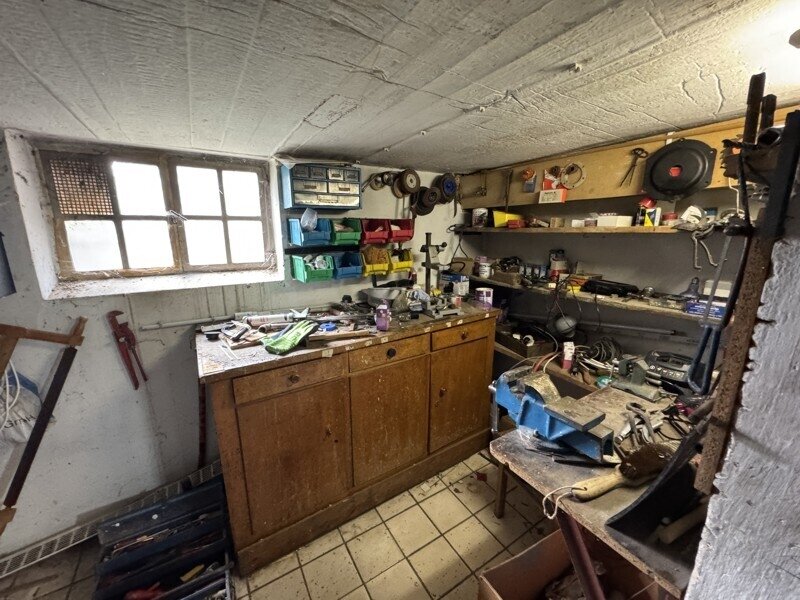 Zweifamilien - Doppelhaushälfte mit Terrasse, Balkon und zwei Garagen