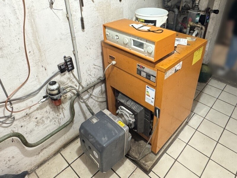 Zweifamilien - Doppelhaushälfte mit Terrasse, Balkon und zwei Garagen